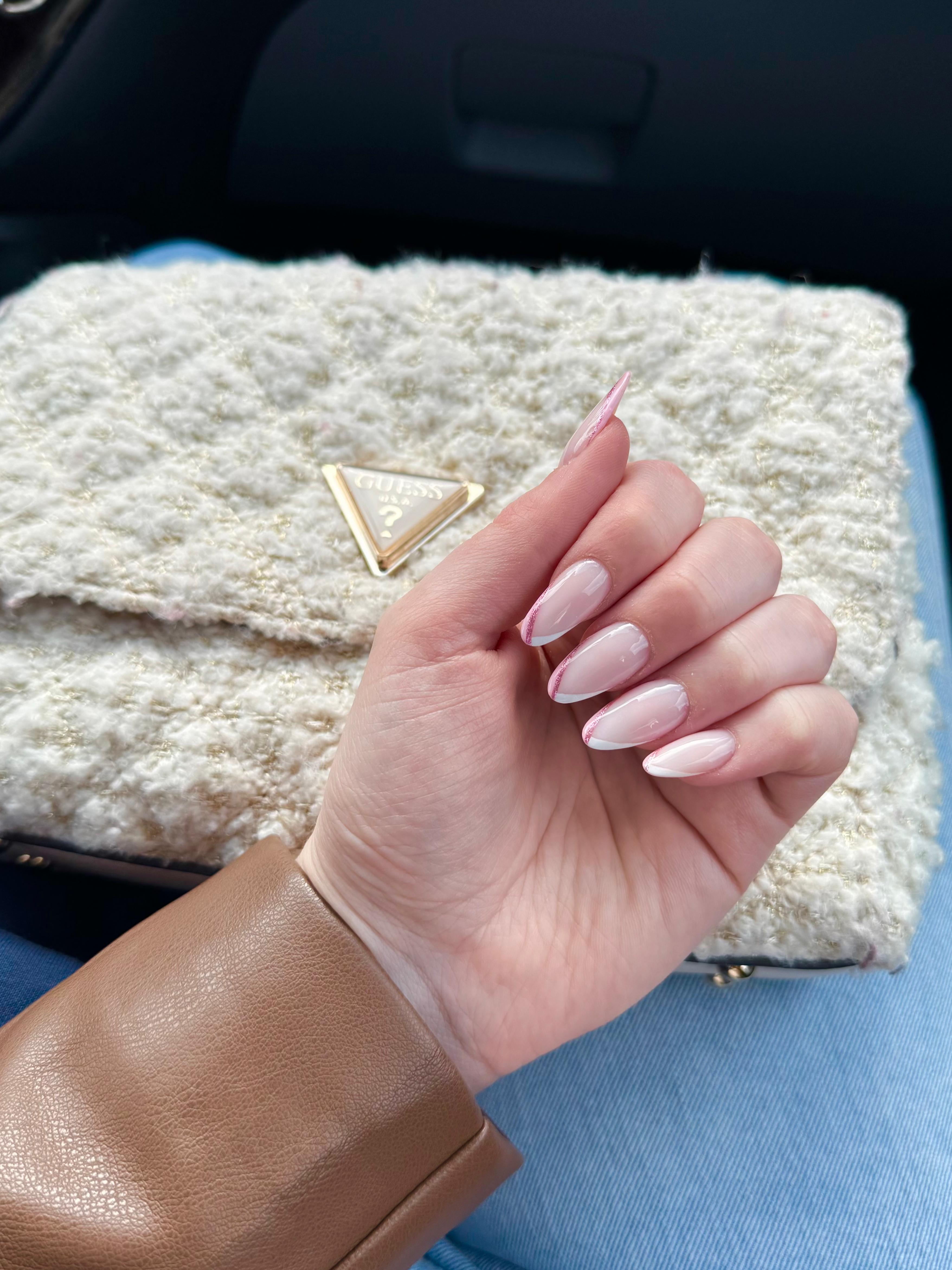 Deluxe Maniküre und Pediküre im Juliet Nagelstudio Hamburg