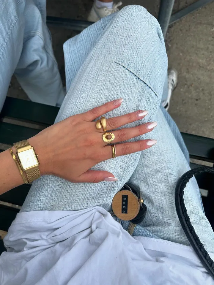 Minimalistische Nude Nägel – Soft French im Clean Girl Stil