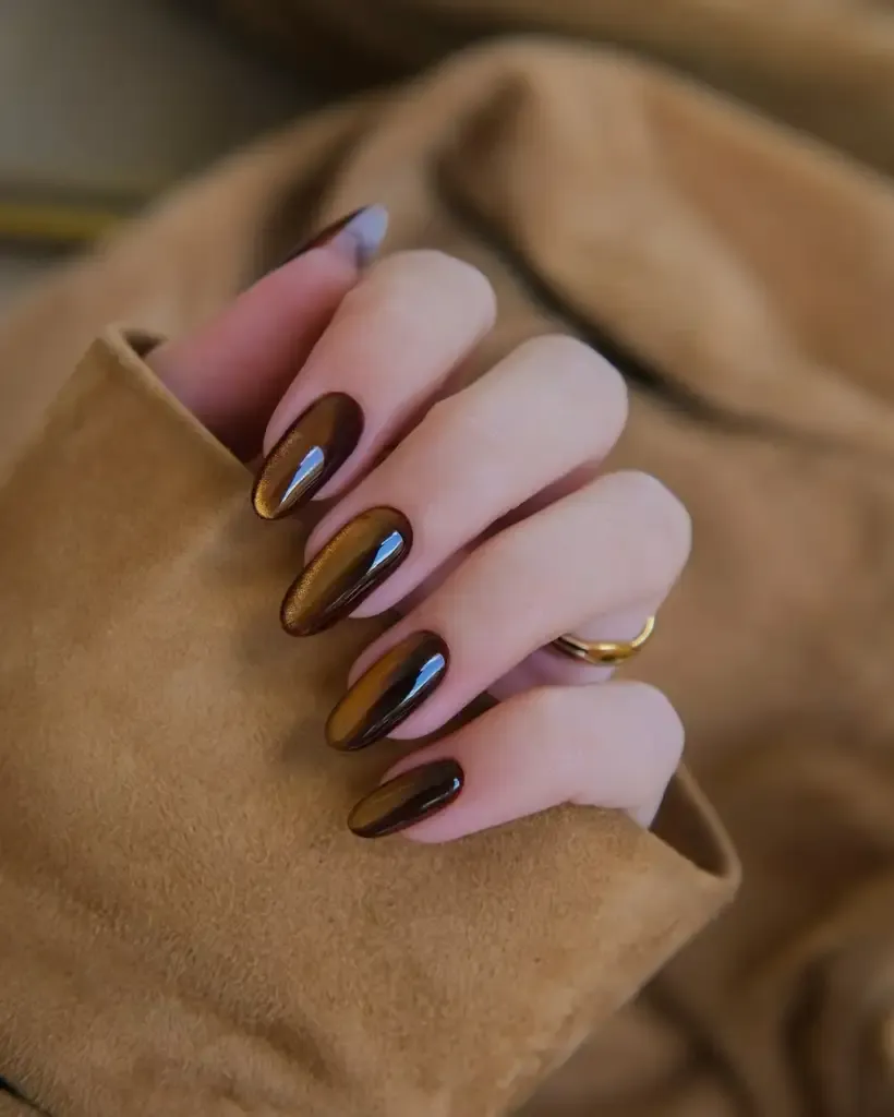 Chrome Nails Inspiration — Metallic Looks bei Juliet Nails Hamburg